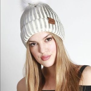 Ladies Silver & White Metallic Knit Winter Hat W Faux Fur Pom